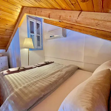 Nikolakis, Seafront - Harbor View Apartment